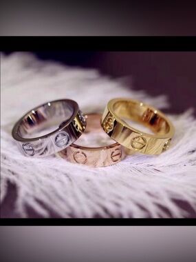 ‼️RESTOCKED‼️UNISEX love ring screw ring